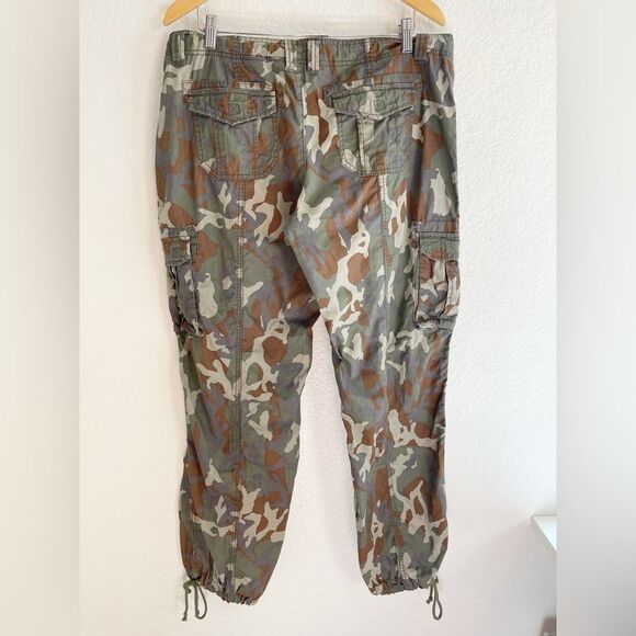 Norma Kamali Green Camo tactical field Cargo Pants Women's Size 12 - Picture 4 of 15